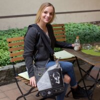 Domelo Canvas Hobo Trachtentasche mit Hirsch-Motiv. grau/schwarz